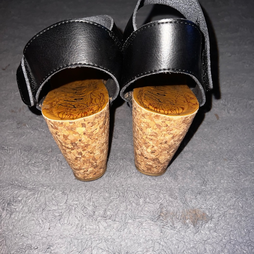 Blowfish Black and Tan Strappy Wedges - Picture 3 of 3